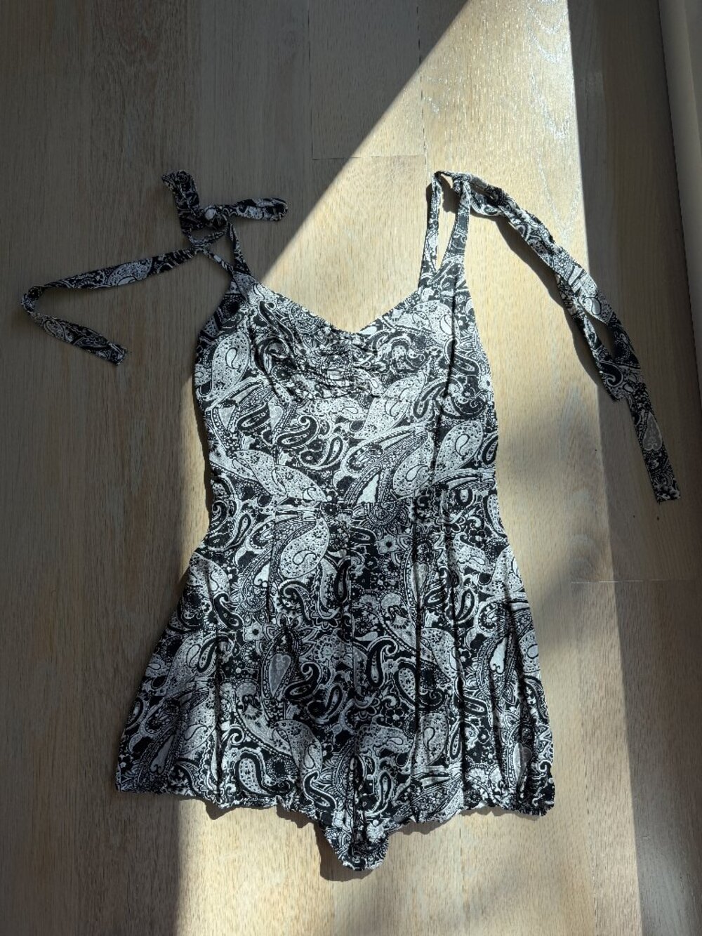 Forever 21 Paisley Tie-Shoulder Romper Black White — Size S